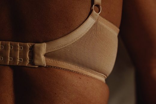 Éliminer le bourrelet du soutien gorge dans le dos grâce à la cryolipolyse dans le var