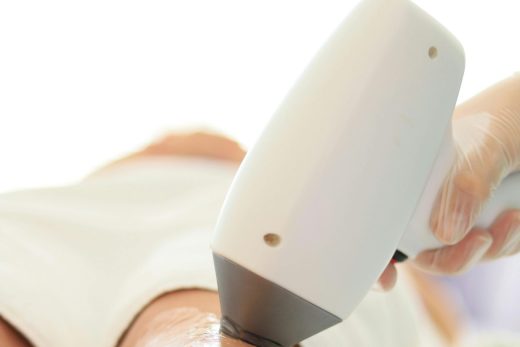 Quels sont les avantages et risques de l&#8217;épilation laser définitive à Toulon dans le Var