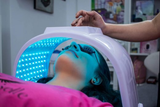 Comment eliminez taches et cicatrices avec la lumière LED à l&#8217;Espace M&#038;V